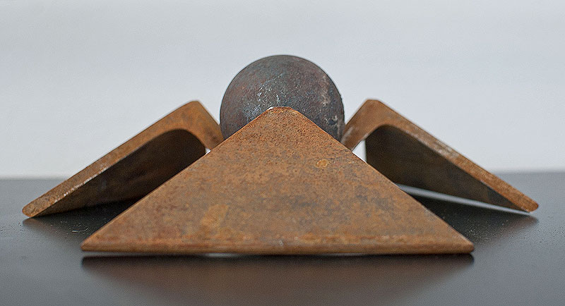 Corners with a Ball (Γωνίες με Μπίλια) - Iron Works (Σιδήρου Έργα)